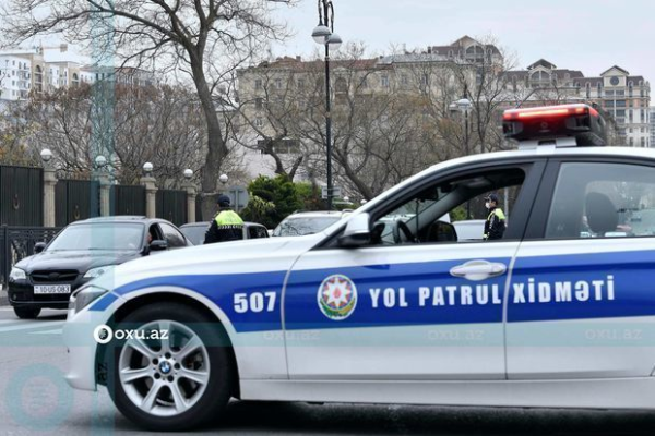 Yol polisi nömrəsiz maşın sürən qazilərlə söhbət apardı